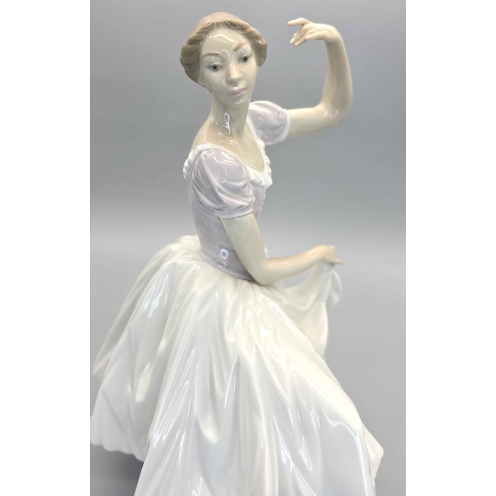 Weary Ballerina: Lllardo Collection Vicente Martinez Porcelain Figure (15347-1)
